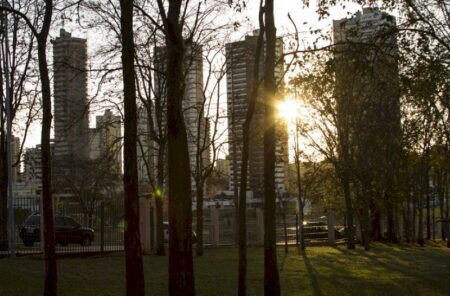 Avanço de frente fria ameniza temperaturas em MS nesta sexta-feira