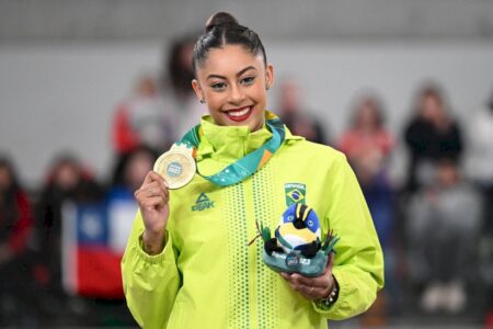Brasil conquista ouro nas disputas por equipe e individual na ginástica rítmica no Pan
