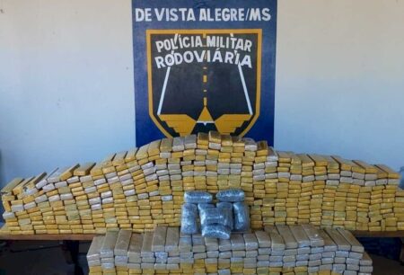 Traficante abandona veículo com mais de meia tonelada de maconha