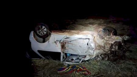 Motorista é socorrido em estado grave após acidente entre três veículos
