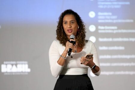 Para leitores, ministra ‘viajou na maionese’ em dizer que ‘buraco negro’ é expressão racista