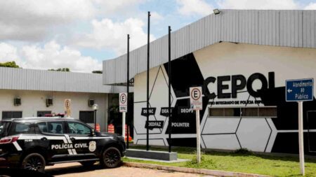 Ladrões cortam fios de energia em conveniência, mas alarme de vizinho dispara e denuncia furto
