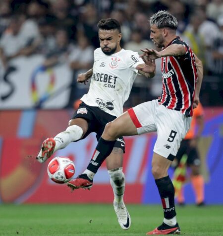 Raniele coloca panos quentes em situação com Mano Menezes no Corinthians
