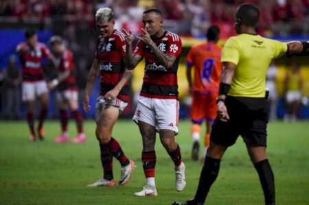 Técnico do Flamengo, Tite elogia vitória sobre Audax e comenta disputa entre Pedro e Gabigol