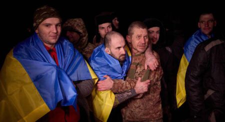 Rússia e Ucrânia fazem a maior troca de prisioneiros desde o início da guerra