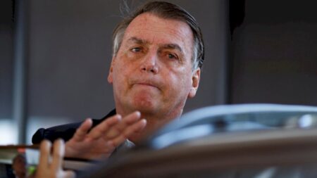 Bolsonaro somou evidências golpistas às claras antes de delação de Cid e operação da PF