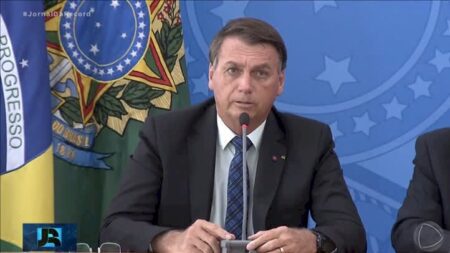 Após pedidos negados por Moraes, defesa de Bolsonaro recorre para ter acesso à delação de Cid