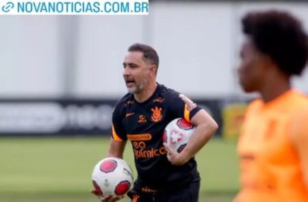 Vitor Pereira entra na Justiça e cobra R$ 7,58 milhões do Corinthians