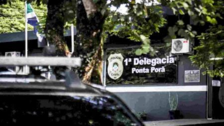 Jovem é agredida com golpes de capacete pelo ex