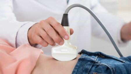 Mulher finge estar grávida 17 vezes para ganhar benefícios do governo