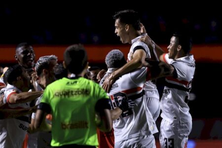 Mezenga isola pênalti, e reservas do São Paulo goleiam o Água Santa no Paulistão