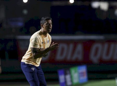 Fracassou? Carpini avalia passagem e explica relação com James Rodríguez no São Paulo
