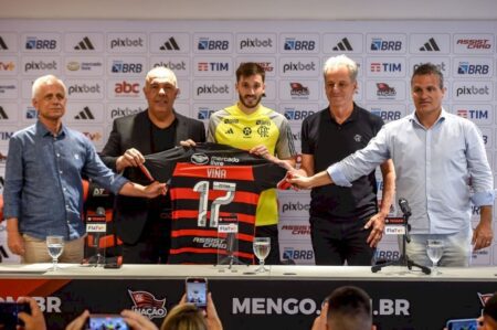 Dirigentes do Flamengo comentar sobre chegada de Léo Ortiz e criticam calendário brasileiro: ‘Sem solução’