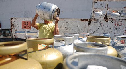Auxílio gás começa a ser pago nesta sexta, e pagamentos seguem até dia 29 de fevereiro