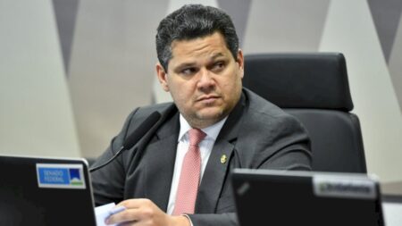 Alcolumbre pauta PEC das drogas para se contrapor ao Supremo