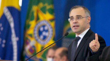 Mendonça cobra investigação após Gilmar apontar narcomilícia evangélica