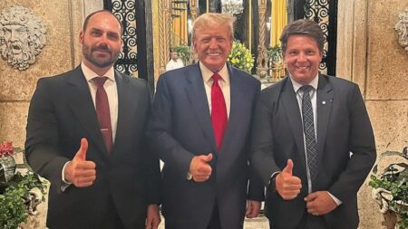 Eduardo é visto nos EUA como sucessor de Bolsonaro, diz Frias