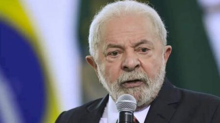 ‘Mundo gasta US$ 2,2 trilhões com armamentos e guerras provocam morte de inocentes’, reclama Lula