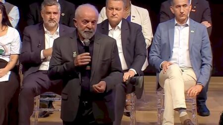 Lula se emociona ao lembrar da morte de 1ª mulher e de Marisa