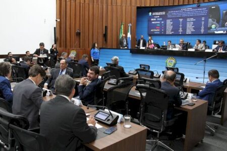 Deputados devem votar cinco projetos nesta quinta-feira