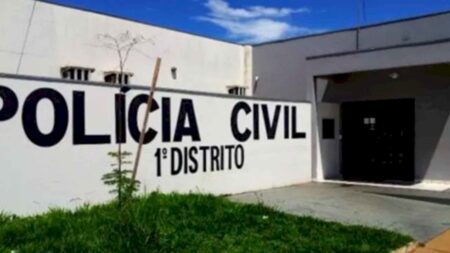 Discussão entre casal acaba com homem ferido a facadas nas costas