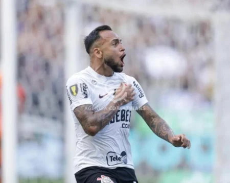 Maycon recusa proposta do Flamengo e permanece no Corinthians