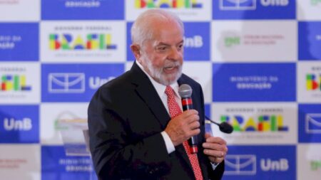 É muito cedo para falar em reeleição, diz Lula