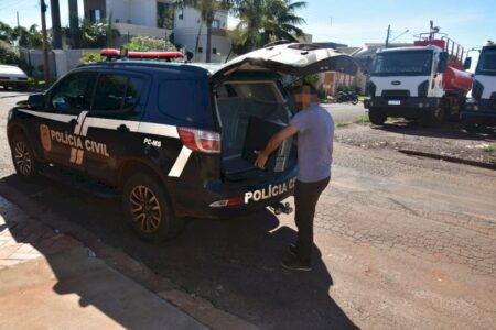 Polícia Civil cumpriu mandado de busca e apreensão na residência de professor acusado de praticar abusos sexuais
