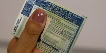 Foto da carteira de motorista poderá conter itens religiosos