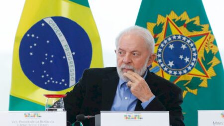 Lula fará reunião hoje, sábado, para ouvir ministros e centrais sindicais
