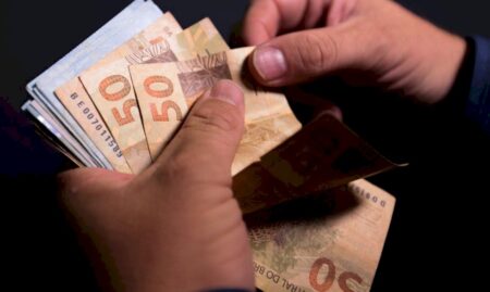Renda domiciliar bate recorde com crescimento de emprego e Bolsa Família em 2023