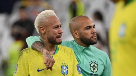 Daniel Alves quita empréstimo de R$ 800 mil com família de Neymar