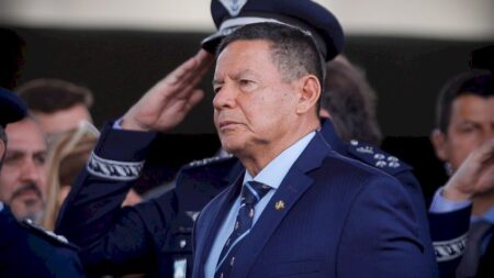 Psol aciona a PGR contra Mourão por elogio ao golpe de 1964