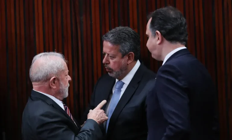 Lula deve falar com Lira e Pacheco nesta semana, diz líder do governo no Congresso