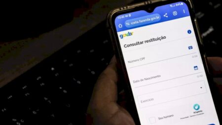Confira como consultar o 1° lote de restituição do Imposto de Renda 2024, disponível nesta quinta