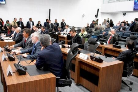 Projetos sobre saúde mental e conflito em escolas estão na pauta desta quarta-feira