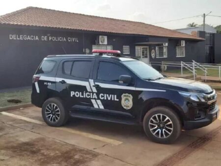Bandidos se passam por policiais, fazem casal refém e roubam fazenda no interior do MS