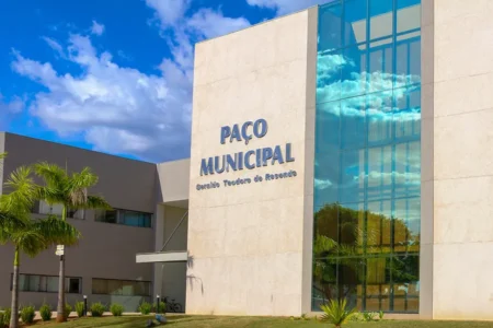 Deputado apresenta denúncia contra prefeitura no Ministério Público