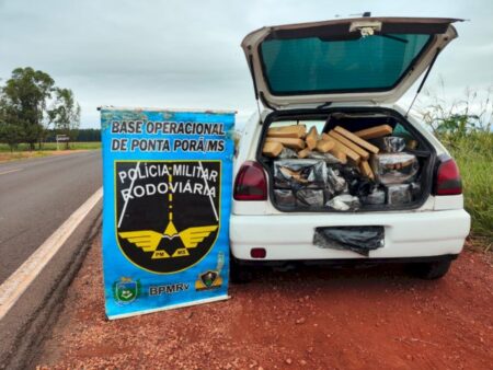 Motorista abandona carro com 297 kg de maconha em rodovia de MS