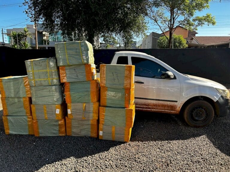 Polícia Civil apreende veículo com 16 fardos de produtos descaminhados em Dourados