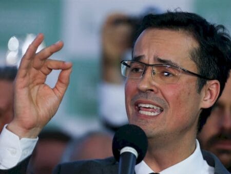 Deltan alega abuso de autoridade e vai à PGR contra Moraes