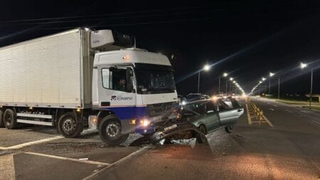 Nova Andradina: Colisão entre carro e caminhão na BR-376 deixa criança ferida