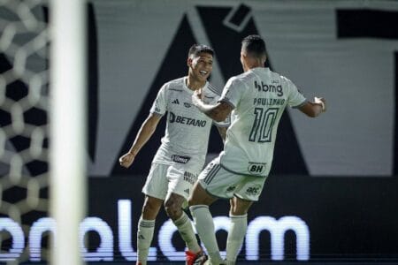 Atlético-MG vira sobre Red Bull Bragantino e entra no G6 do Campeonato Brasileiro