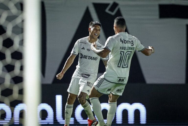 Atlético-MG vira sobre Red Bull Bragantino e entra no G6 do Campeonato Brasileiro
