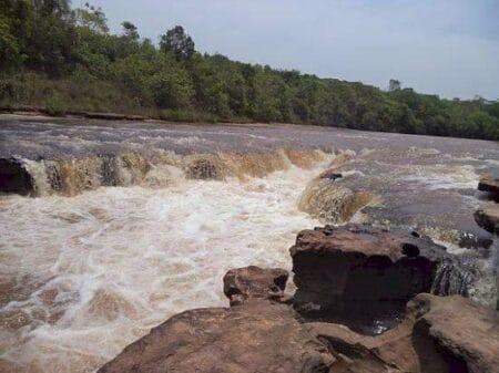 Jovem é arrastado por correnteza e desaparece no Rio Aquidauana