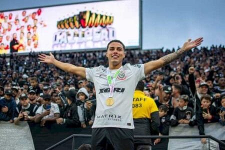 Atacante campeão da Copinha desabafa ao deixar o Corinthians: ‘Fui proibido de treinar com bola’