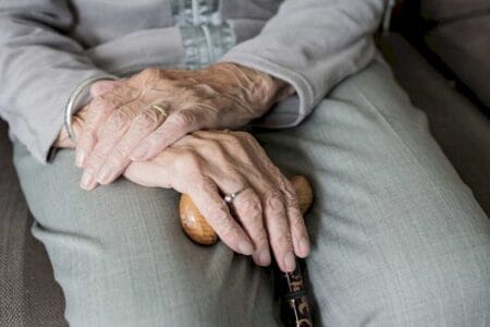 País registra 50 mil casos a mais de violência contra idosos em 2023