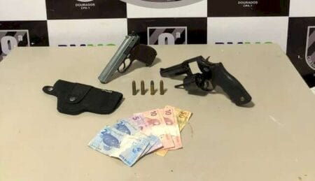 Suspeito de tráfico aponta duas armas para PM e acaba morto em boca de fumo