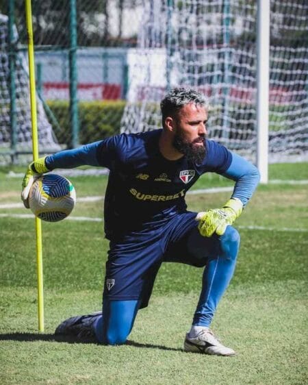 São Paulo respalda Jandrei, e diretoria não planeja ir ao mercado em busca de goleiro na janela