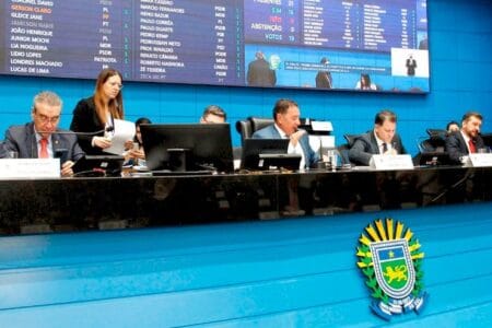 Deputados devem apreciar quatro propostas na primeira sessão da semana